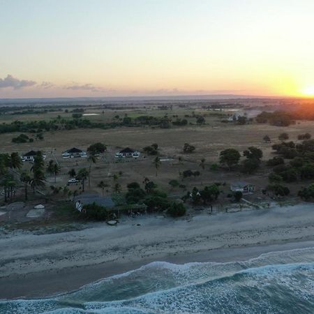Wera Beach Kadumbul Exterior photo