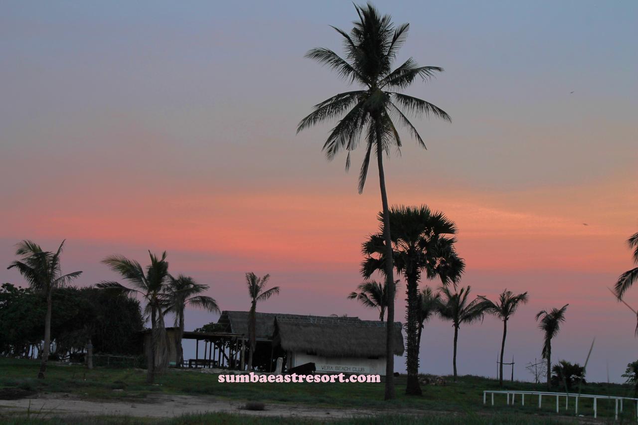 Wera Beach Kadumbul Exterior photo